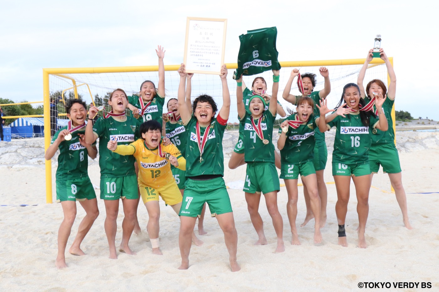 第6回・第7回 BeachSoccer 地域女子チャンピオンズカップ 優勝 チーム集合写真