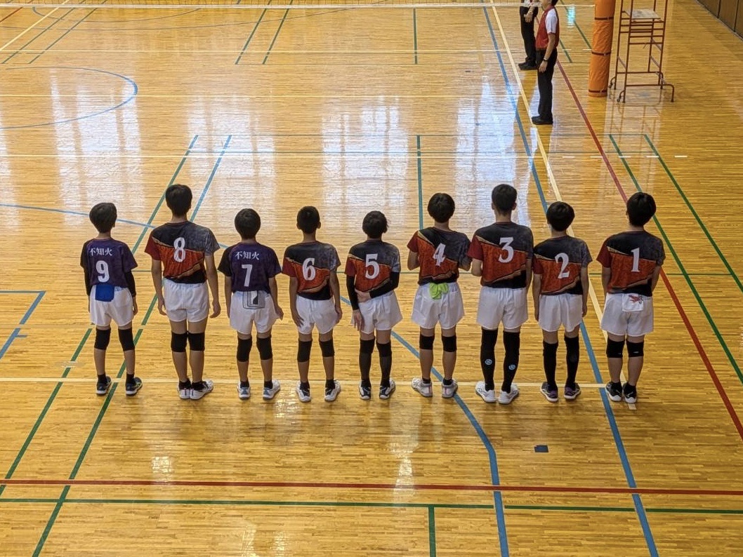 不知火バレーボールクラブ 中学生チーム 試合前の整列