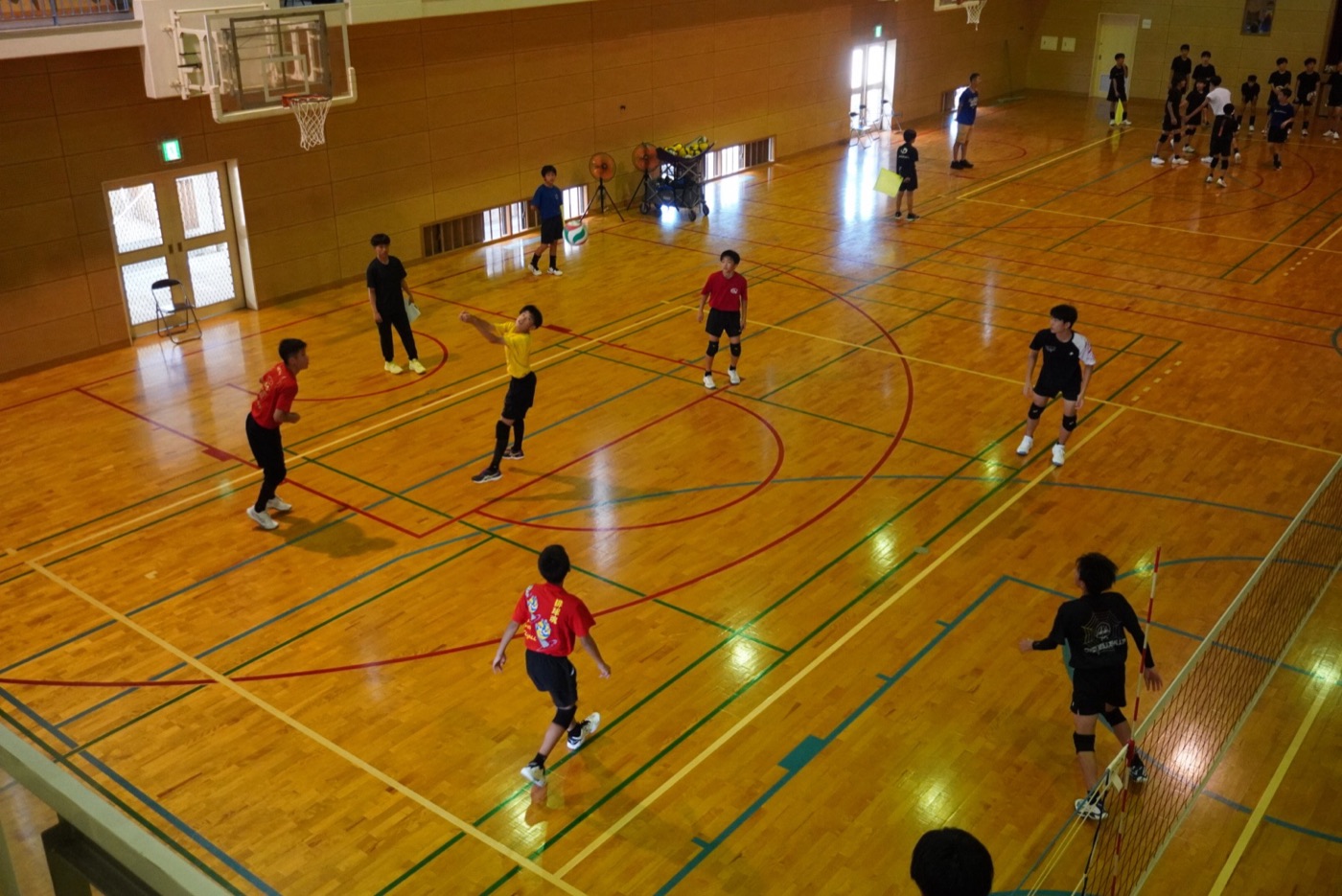 不知火バレーボールクラブ 体育館での練習風景